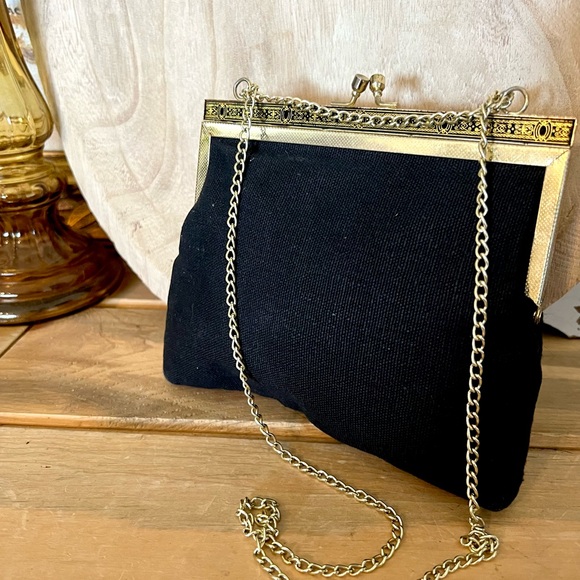 Vintage black & white floral tapestry carpet mini purse with gold filigree trim - Picture 3 of 4